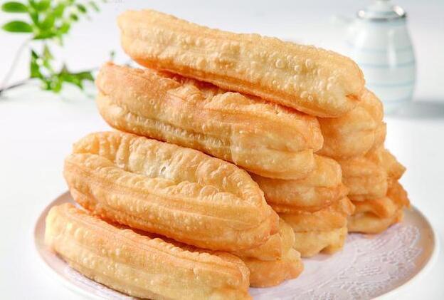 家常油條好吃有秘訣,配方,蓬松又酥脆,涼了也不硬 家常油條好吃有秘訣,配方,蓬松又酥脆,涼了也不硬