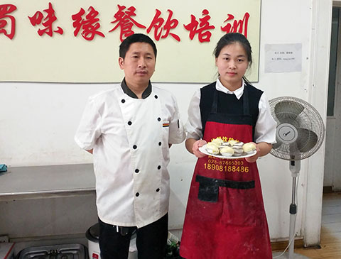 學(xué)員做包子 學(xué)員做包子