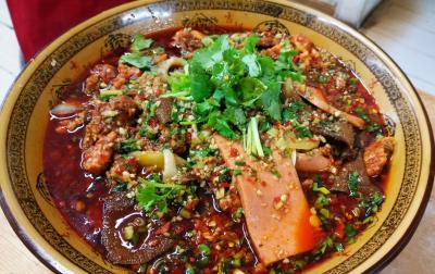 哪有專門培訓(xùn)正宗冒菜的學(xué)校？冒菜加盟培訓(xùn)市場分析