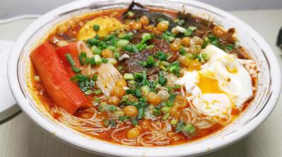 綿陽米粉技術培訓班哪家學校好？飄味緣餐飲培訓學校值得選擇嗎？