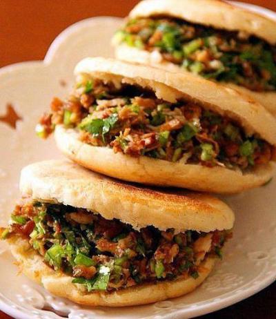 肉夾饃技術培訓班哪家好？飄味緣餐飲技術培訓學校深度解析